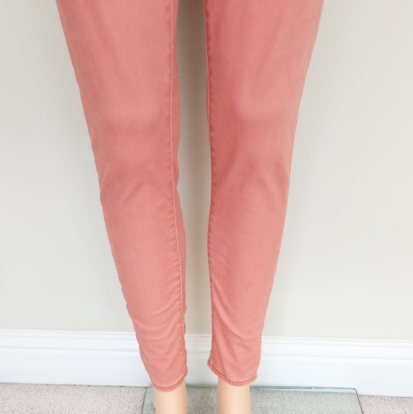 Levi Strauss 720 High Rise Super Skinny Pants - Picture 4 of 8